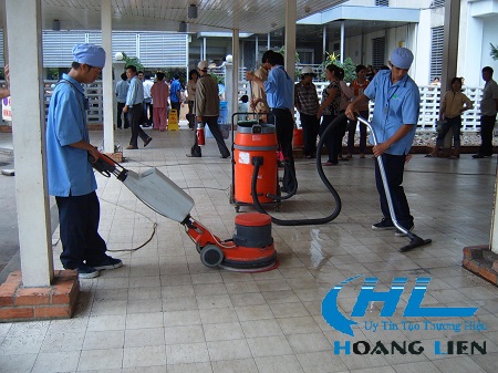 Trang bị kiến thức và đảm bảo an toàn lao động khi sử dụng máy chà sàn 