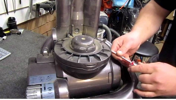 Vì sao motor máy hút bụi thường bị nóng khi sử dụng?
